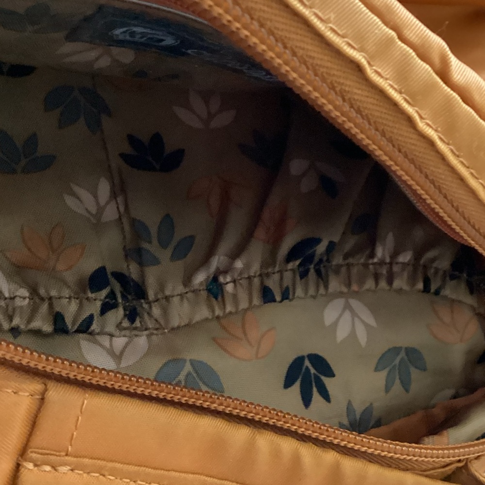 Lug Crossbody Bag - Picture 5 of 15